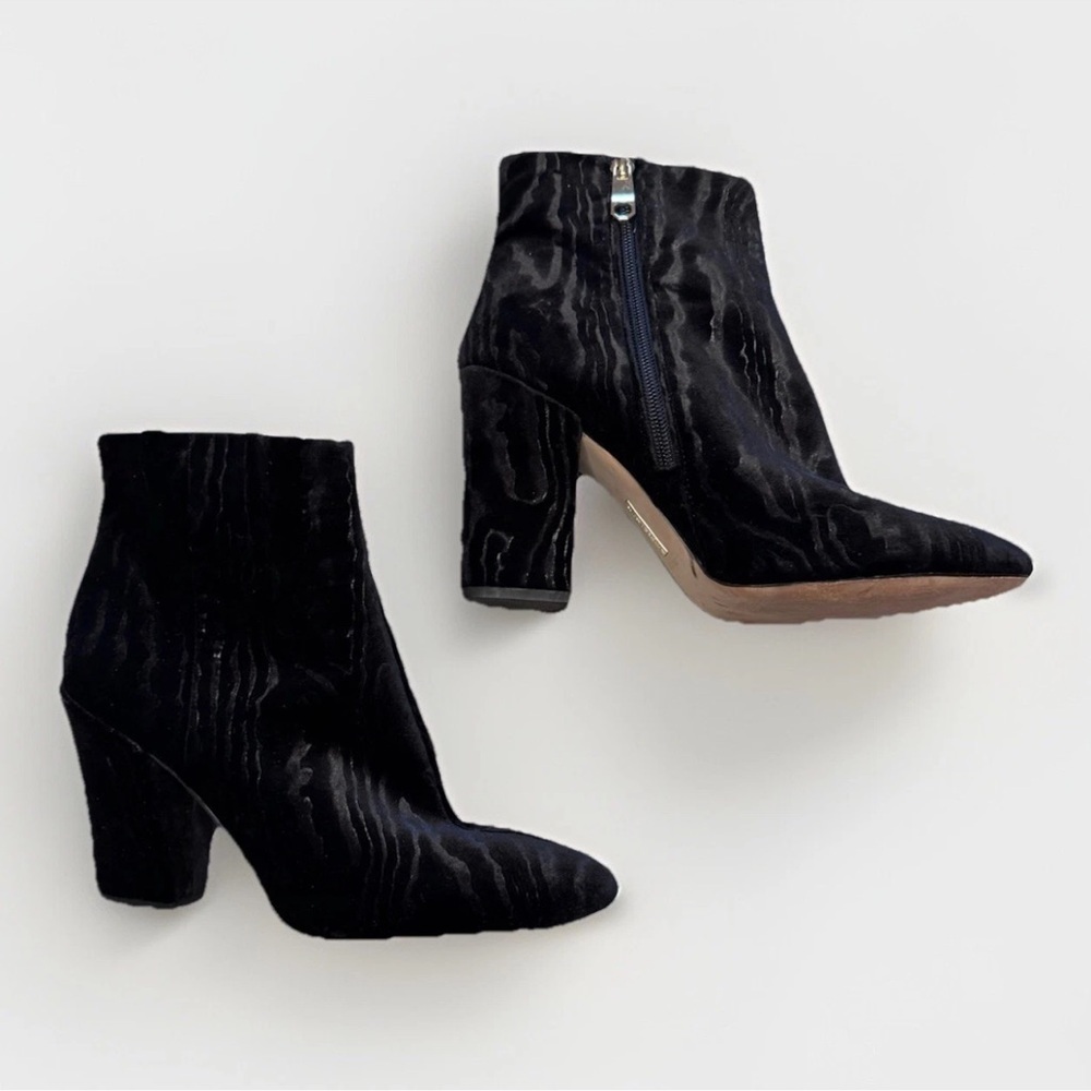Louise et Cie Black Velvet Booties SZ 8.5 Zebra Texture Boots Dressy Mob Wife - Picture 2 of 7